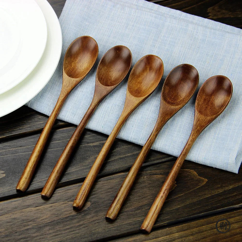 5 piezas de cucharas y tenedor de madera natural