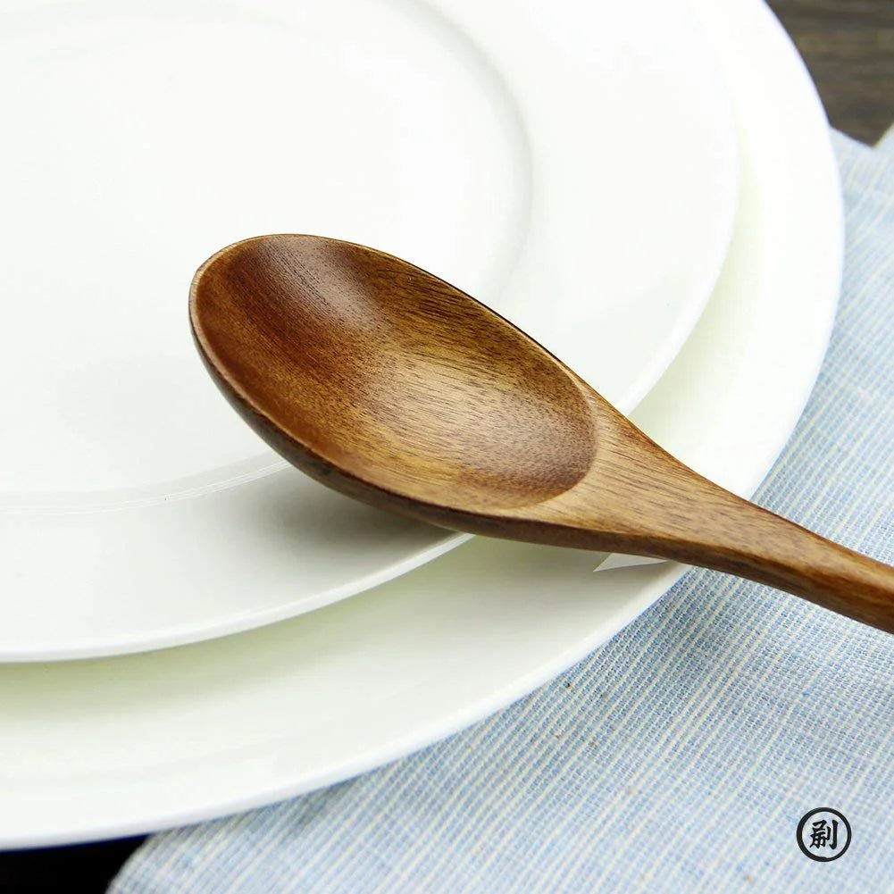 5 piezas de cucharas y tenedor de madera natural