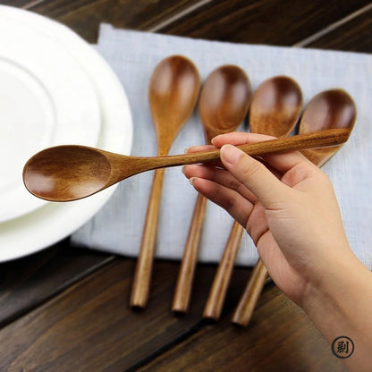 5 piezas de cucharas y tenedor de madera natural